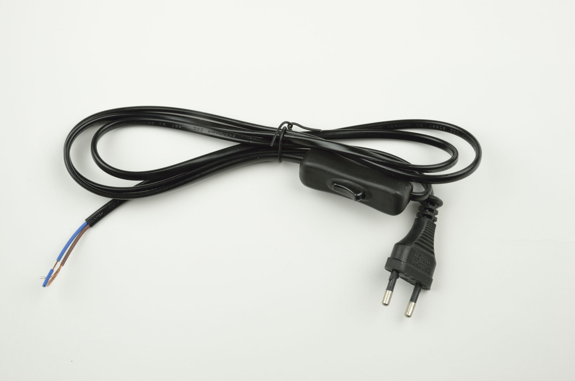 UCX-C11-02A-170 BLACK Сетевой шнур с вилкой и выключателем. 2А. 500Вт. 1.7м. Черный.